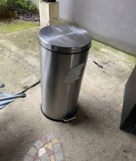 Mobilier poubelle 30L bon etat