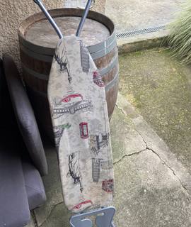 Mobilier table à repasser