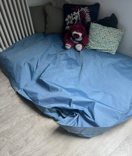 Mobilier Énorme pouf