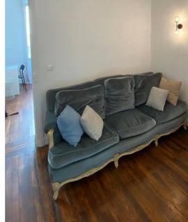 Mobilier un canapé en velours