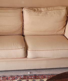 Mobilier canapé en tissu très bon état