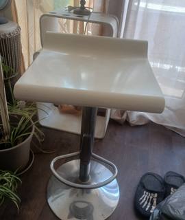 Mobilier 3 chaises de bar blanches