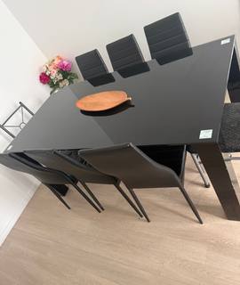 Mobilier table à manger et ses chaises