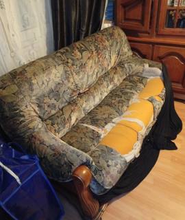 Mobilier canapé a retaper la structure et en parfait état