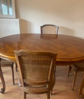 Mobilier table chaises et chevet