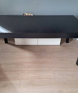 Mobilier une table de salle à manger 6 places