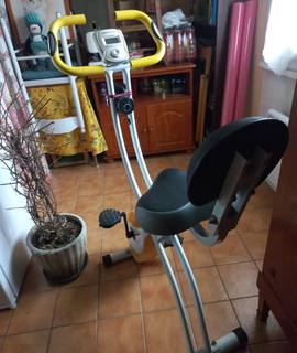 Sport vèlo  d' appartement  état  neuf Donne