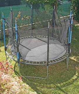Sport trampoline 3F 305cm à remettre en état
