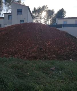 Terre et gravats terre de Remblai disponible sur La Destrousse 13112