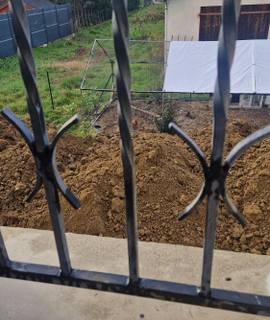 Terre et gravats tres bonne terre vegetale suite a travaux dans mon jardin