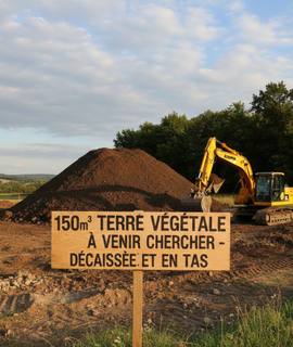 Terre et gravats 150m³ Terre végétale (décaissée et en tas)