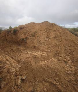Terre et gravats environ 200m3 terre de déblai