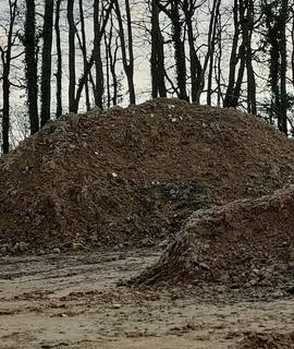 Terre et gravats 🔨 DONNE TERRE GRATUITEMENT – 150 m³ à Saint-Lambert-la-Potherie (49)