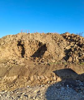 Terre et gravats de la terre