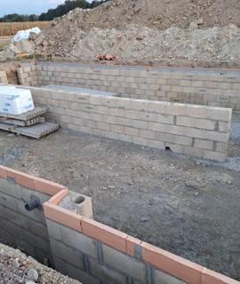 Terre et gravats terre végétale.