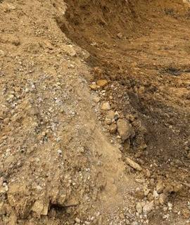 Terre et gravats terre de remblai issue de terrassement