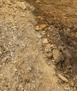 Terre et gravats terre de remblai issue de terrassement à Montlhéry