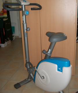 Vélo 1 vélo d'appartement + 1 vélo adulte tout chemin
