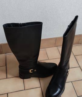 Vêtements paire de botte femme.