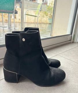 Vêtements bottines noires taille 39 détails argentés