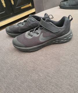 Vêtements baskets NIKE taille 34