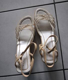 Vêtements chaussures ete