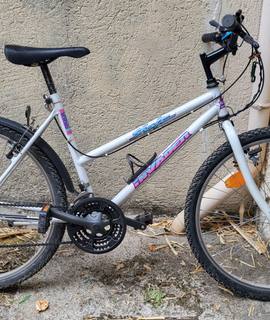 Vélo vélo VTC femme