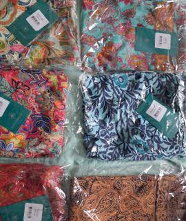 Vêtements lot de  6 pareos en soie et satin