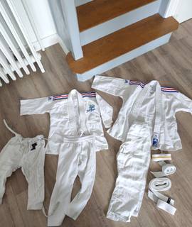 Vêtements lot de kimonos enfants